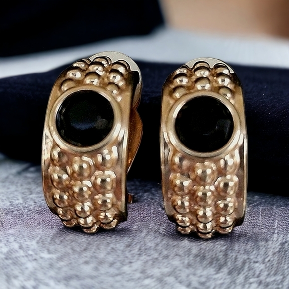 Vintage Mid Century Black Faceted Stone Clip Earrings - Picture 3 of 12